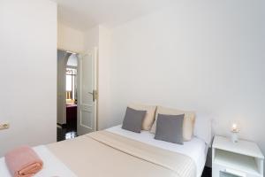 Posteľ alebo postele v izbe v ubytovaní Home2Book Percy Apartment El Médano Beach