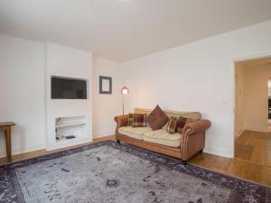 Гостиная зона в Pass the Keys Chic 1 Bed Flat in Quaint Sunninghill Village