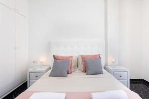 Posteľ alebo postele v izbe v ubytovaní Home2Book Percy Apartment El Médano Beach