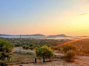 a view of the desert at sunset at Lemar Home in Áno Kremmídhia +18 photos
