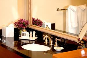 a bathroom with a sink and a mirror at The Lodge at Riverside in Grants Pass