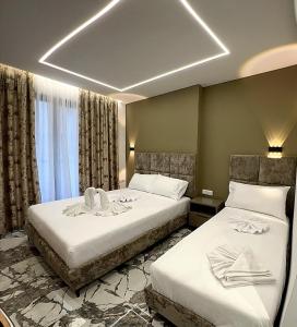 Postel nebo postele na pokoji v ubytování Poseidon Hotel 2 Ksamil
