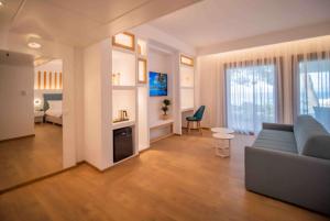 Posezení v ubytování Wyndham Loutraki Poseidon Resort