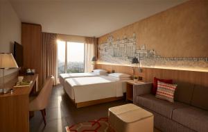 Postel nebo postele na pokoji v ubytování Hyatt Place Jaipur Malviya Nagar