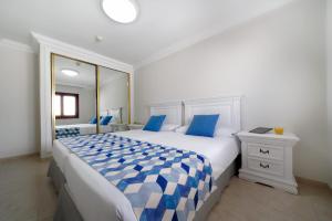 En eller flere senge i et værelse på Labranda Los Cocoteros