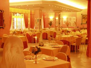 Εστιατόριο ή άλλο μέρος για φαγητό στο Hotel Villa Leri