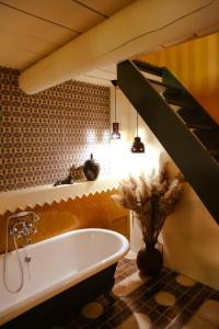 Koupelna v ubytování Le petit hotel