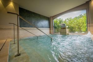 Бассейн в Villa Neri Resort & Spa или поблизости