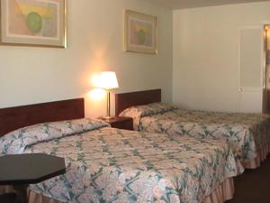 מיטה או מיטות בחדר ב-Hometown Inn Galion