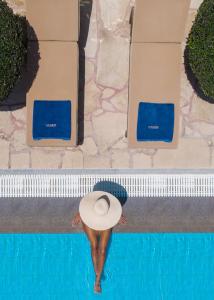 Oceanides Luxury Apartments内部或周边的泳池
