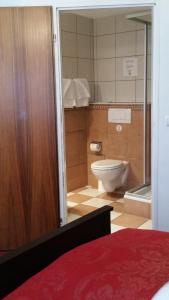 Koupelna v ubytování Hotel Graupner + 37 fotografií