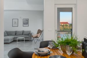a living room with a table and a couch at Villa Dream Island in Paljuv