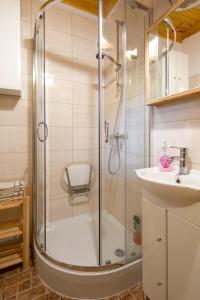 a bathroom with a shower and a sink at Świt w Gorcach - dom wakacyjny in Ochotnica Dolna