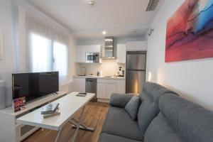 Kuchyň nebo kuchyňský kout v ubytování Apartamentos Santa María 15