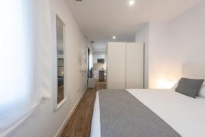Postel nebo postele na pokoji v ubytování Apartamentos Santa María 15