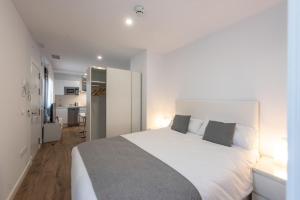 Postel nebo postele na pokoji v ubytování Apartamentos Santa María 15