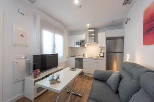 Kuchyň nebo kuchyňský kout v ubytování Apartamentos Santa María 15