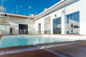 Bazén v ubytovaní La Casa del Pintor Apartments alebo v jeho blízkosti + 37 fotografií