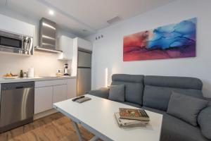 Kuchyň nebo kuchyňský kout v ubytování Apartamentos Santa María 15