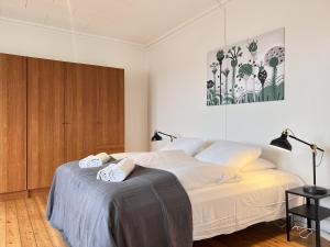 a bedroom with a bed with two towels on it at One Bedroom Apartment In Glostrup, Tranemosevej 1, in Glostrup