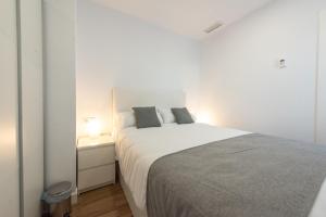 Postel nebo postele na pokoji v ubytování Apartamentos Santa María 15
