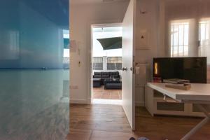 TV a/nebo společenská místnost v ubytování Apartamentos Santa María 15
