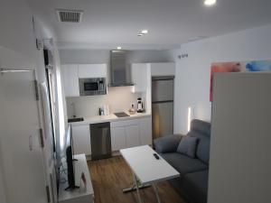 Kuchyň nebo kuchyňský kout v ubytování Apartamentos Santa María 15