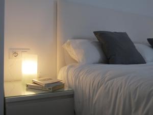 Postel nebo postele na pokoji v ubytování Apartamentos Santa María 15