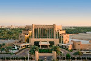 eine Luftansicht des mgm Grand Hotels und des Casinos in der Unterkunft Al Ahsa InterContinental, an IHG Hotel in Al-Hasa