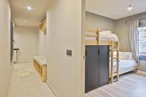 a small room with bunk beds and a hallway at Luderna - Apartamento con terraza Montanero in Vielha
