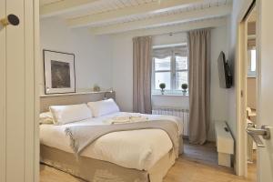 Posteľ alebo postele v izbe v ubytovaní Luderna - Apartamento con terraza Orri A8