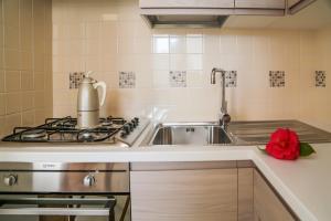 A kitchen or kitchenette at Mare Relax Még 37 kép