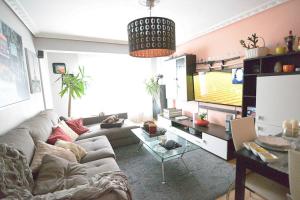 Televízia a/alebo spoločenská miestnosť v ubytovaní El apartamento de Santa Emilia by Just Room