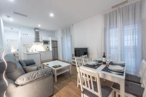 TV a/nebo společenská místnost v ubytování Apartamentos Santa María 15