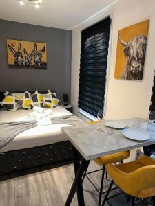 a bedroom with a bed and a table with chairs at Modern Studio Oasis l 1Bed 1Bath l Central London in London