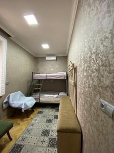 Postel nebo postele na pokoji v ubytování Tsera House