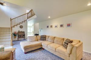 Istumisnurk majutusasutuses Charming Elko Home with Pool Table!