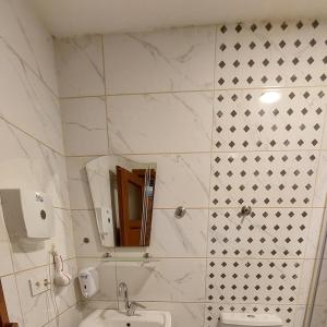 A bathroom at AYDER Nazlı çiçek apart Még 8 kép
