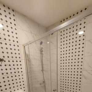 A bathroom at AYDER Nazlı çiçek apart