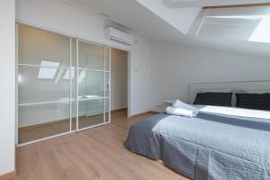 Postelja oz. postelje v sobi nastanitve Spaciuos 1 BD Apt by Domvia