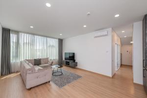 TV in/ali zabaviščno središče v nastanitvi Spaciuos 1 BD Apt by Domvia