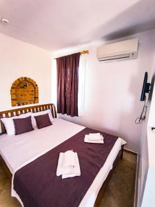 Postel nebo postele na pokoji v ubytování Degirmenli Konak Hotel