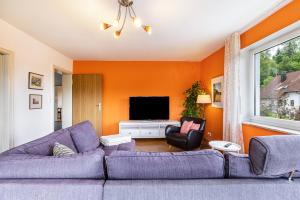 a living room with a purple couch and a tv at Ferienwohnung Lammerberg in Albstadt