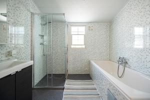 Et badeværelse på 79, Ruime chalet aan de Kampina