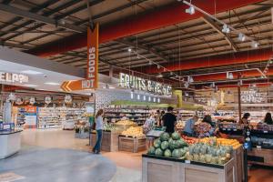 Supermarket nebo jiné obchody v  apartmánu nebo okolí