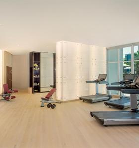 Fitness centrum a/nebo fitness zařízení v ubytování Downtown Ultra Luxury - Studio Suite - 5 star Hotel Facilities- 15 min walk to Dubai Fountain
