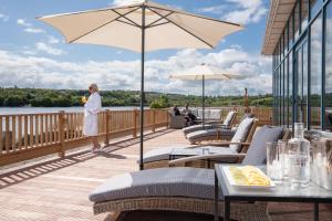 Balkon lub taras w obiekcie Ferrycarrig Hotel