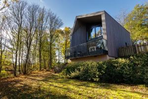 a house in the woods with a balcony at Center Parcs Eifel Mosel Nürburgring in Gunderath