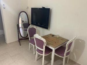 a dining room with a table and chairs and a mirror at משמר הגבול 9 דירה 4 in Haifa