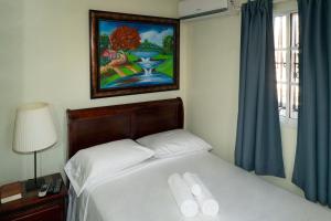 Postel nebo postele na pokoji v ubytování Villa Gumio 2BR Apt -7min walk Boca Chica Beach apts